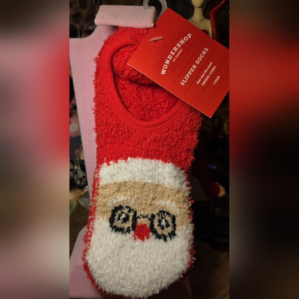 Soft Red Santa Gripper Slipper Socks By Wondershop NWT - Picture 2 of 4